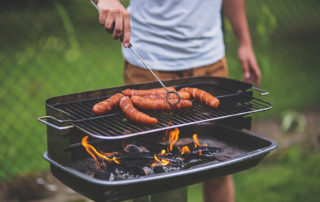 grillen auf dem Balkon